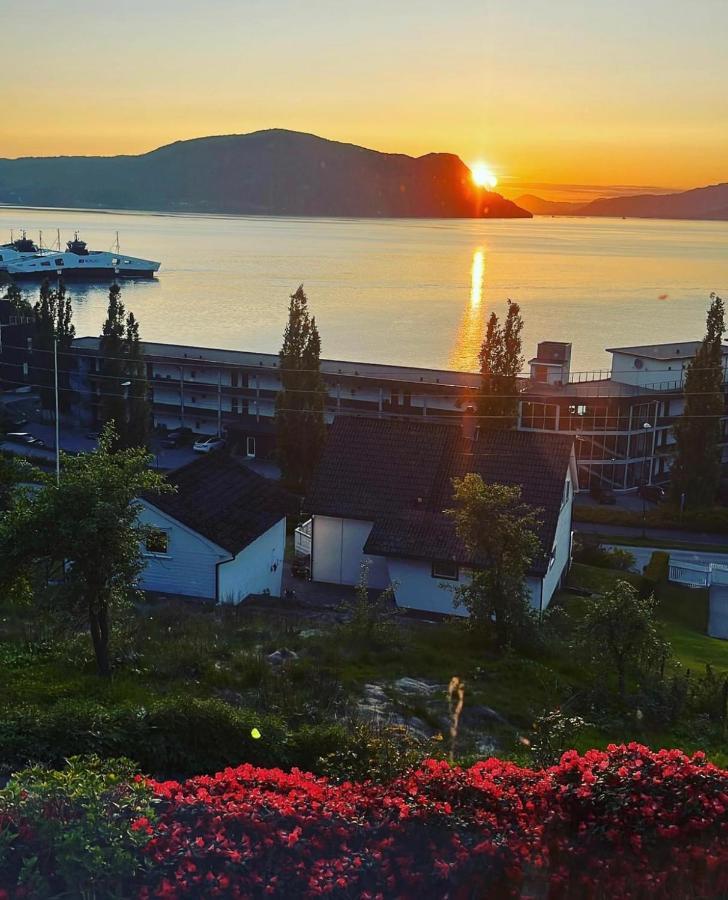 Smaken Av Ryfylke Event As Overnatting, Bygningen Drives Ikke Som Hotell Hjelmeland Eksteriør billede