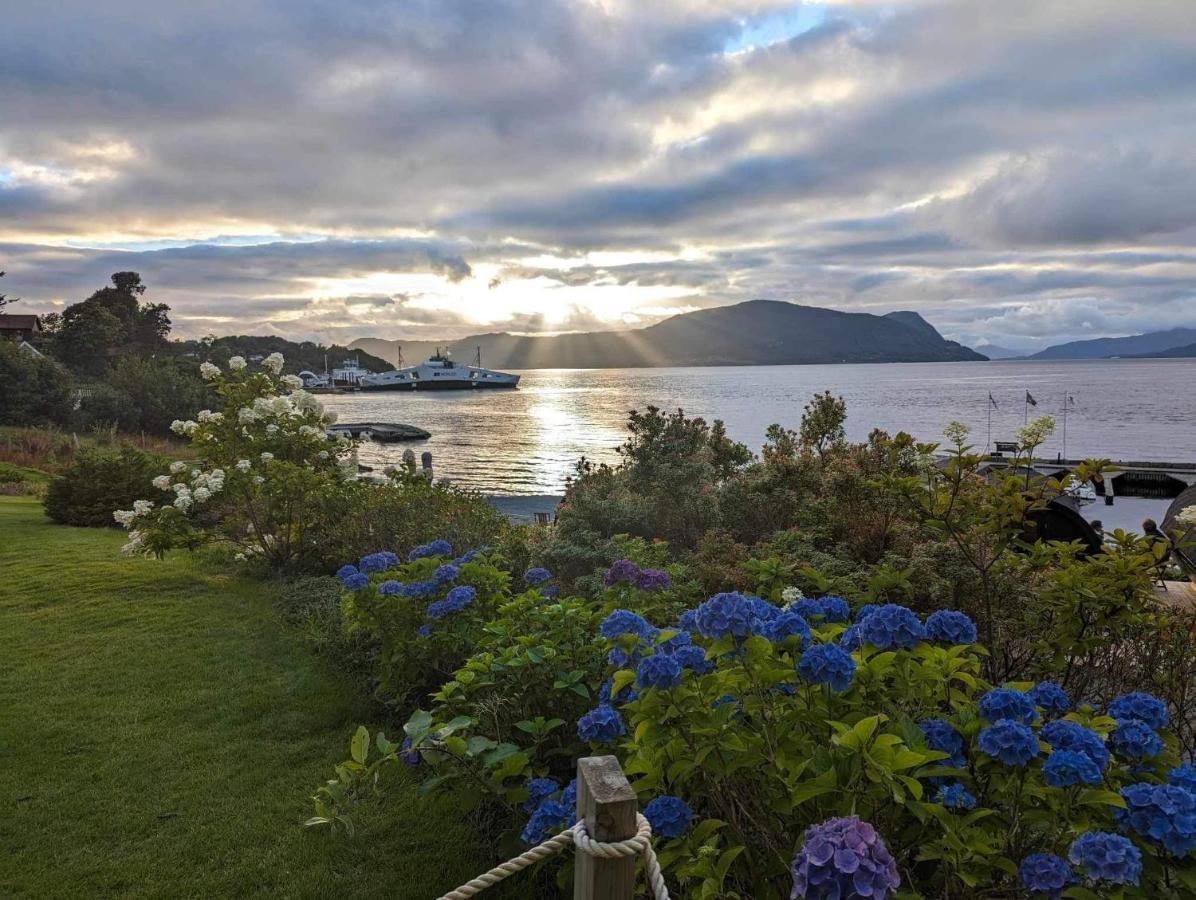 Smaken Av Ryfylke Event As Overnatting, Bygningen Drives Ikke Som Hotell Hjelmeland Eksteriør billede